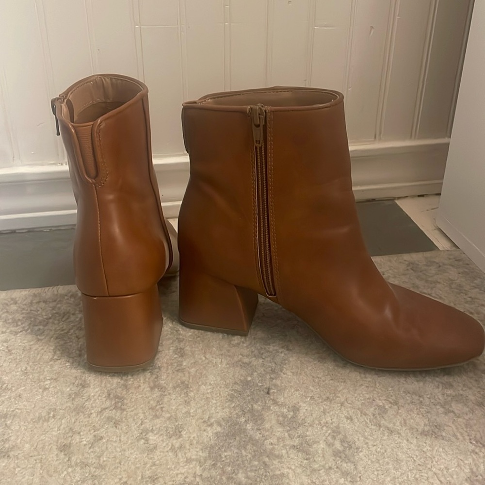 Brown boots with heel, size 7-1/2